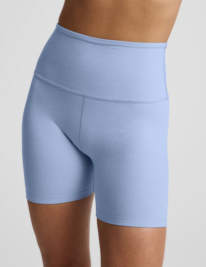 Woman wearing Blue Spacedye™ Keep Pace 5" Biker Short featuring a 5" high waistband and bare midriff.