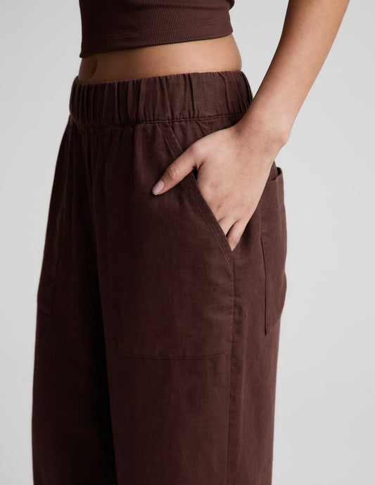 Close-up of the brown SoftWash Linen Easy Wide Leg Pant featuring an elastic waistband and front slant pocket details.