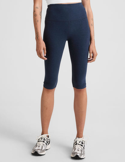 blue high-waisted pedal pusher length leggings.