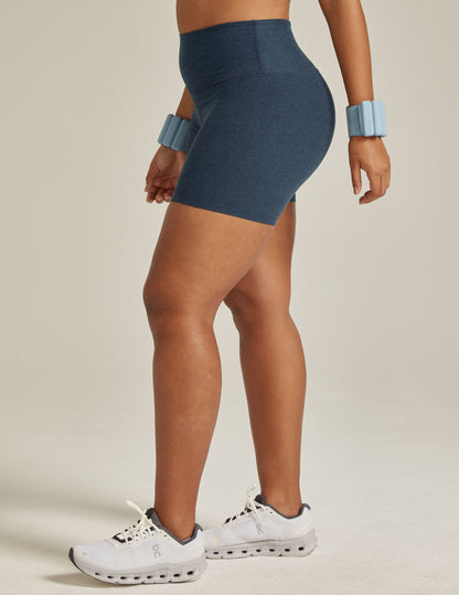 Side view of Nocturnal Navy marled Spacedye Keep Pace 5" Biker Short with a high waistband and 5-inch inseam.